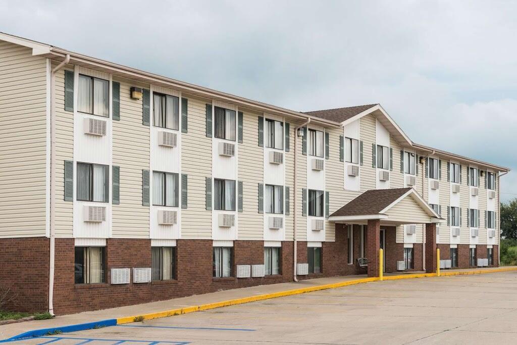 Amerihost Inn & Suites Kingdom City Exteriér fotografie