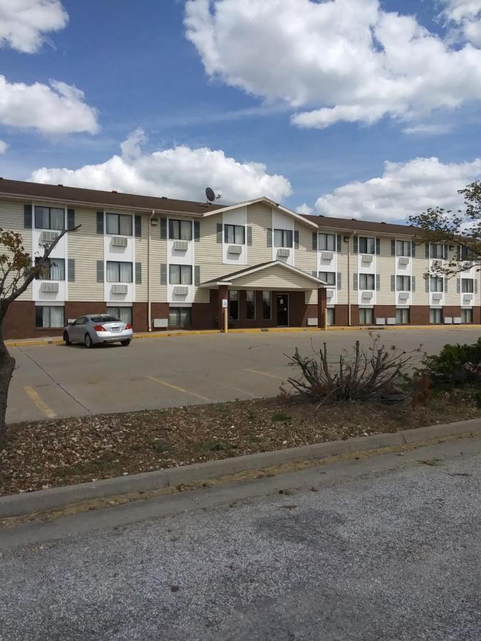 Amerihost Inn & Suites Kingdom City Exteriér fotografie