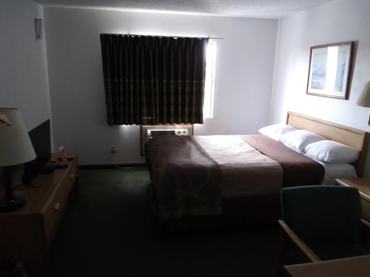 Amerihost Inn & Suites Kingdom City Exteriér fotografie