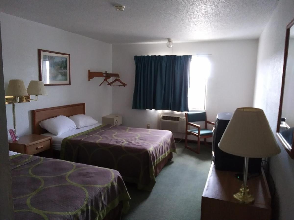 Amerihost Inn & Suites Kingdom City Exteriér fotografie